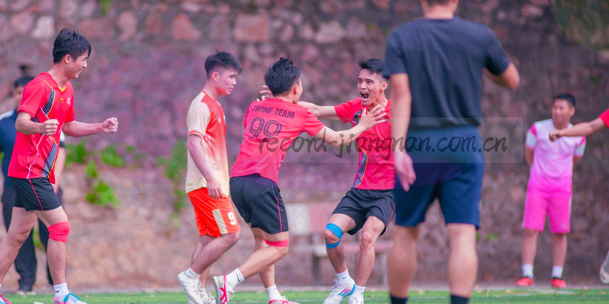 按联赛分区排列的内容中心目录界面线框图，以水墨点染标注足球、篮球与电竞分区